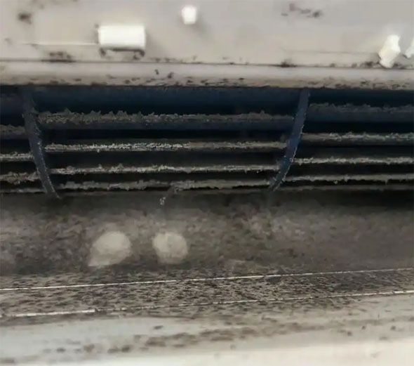 京口空调吹的风有股烧焦味是怎么回事